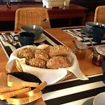 Lisbon Surf Bed and Breakfast *