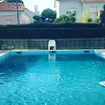 Lisbon Surf Bed and Breakfast *