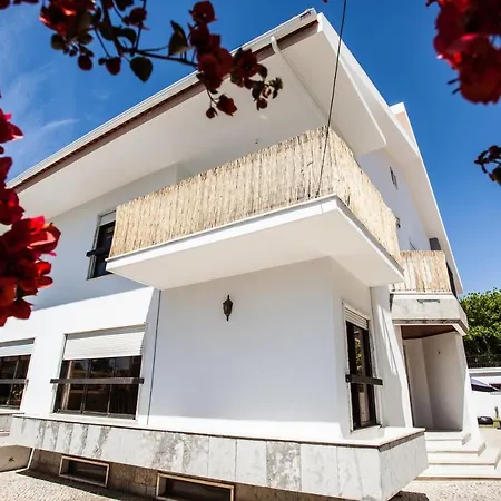 Oda ve Kahvaltı Lisbon Surf *