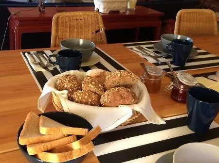 Lisbon Surf Bed & Breakfast *