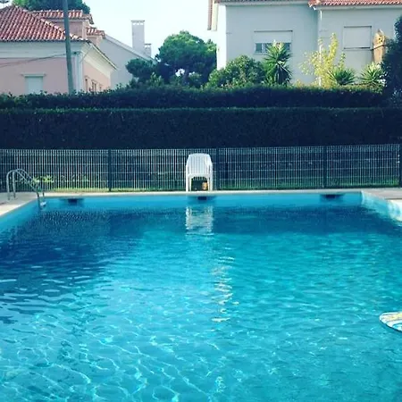 Lisbon Surf Bed & Breakfast *
