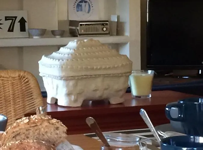 Lisbon Surf Bed and Breakfast *