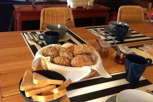 Lisbon Surf Bed and Breakfast *