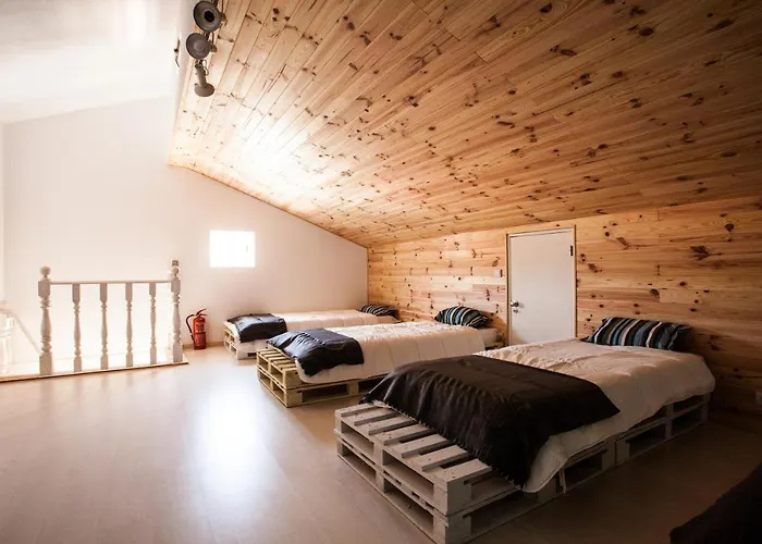 Lisbon Surf Bed and Breakfast *